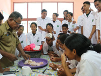 Tingkatkan Kompetensi Keahlian Keperawatan Ternak, SMK PP Negeri Kementan Adakan Praktikum Reproduksi Ternak