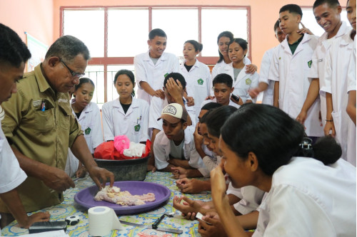 Tingkatkan Kompetensi Keahlian Keperawatan Ternak, SMK PP Negeri Kementan Adakan Praktikum Reproduksi Ternak
